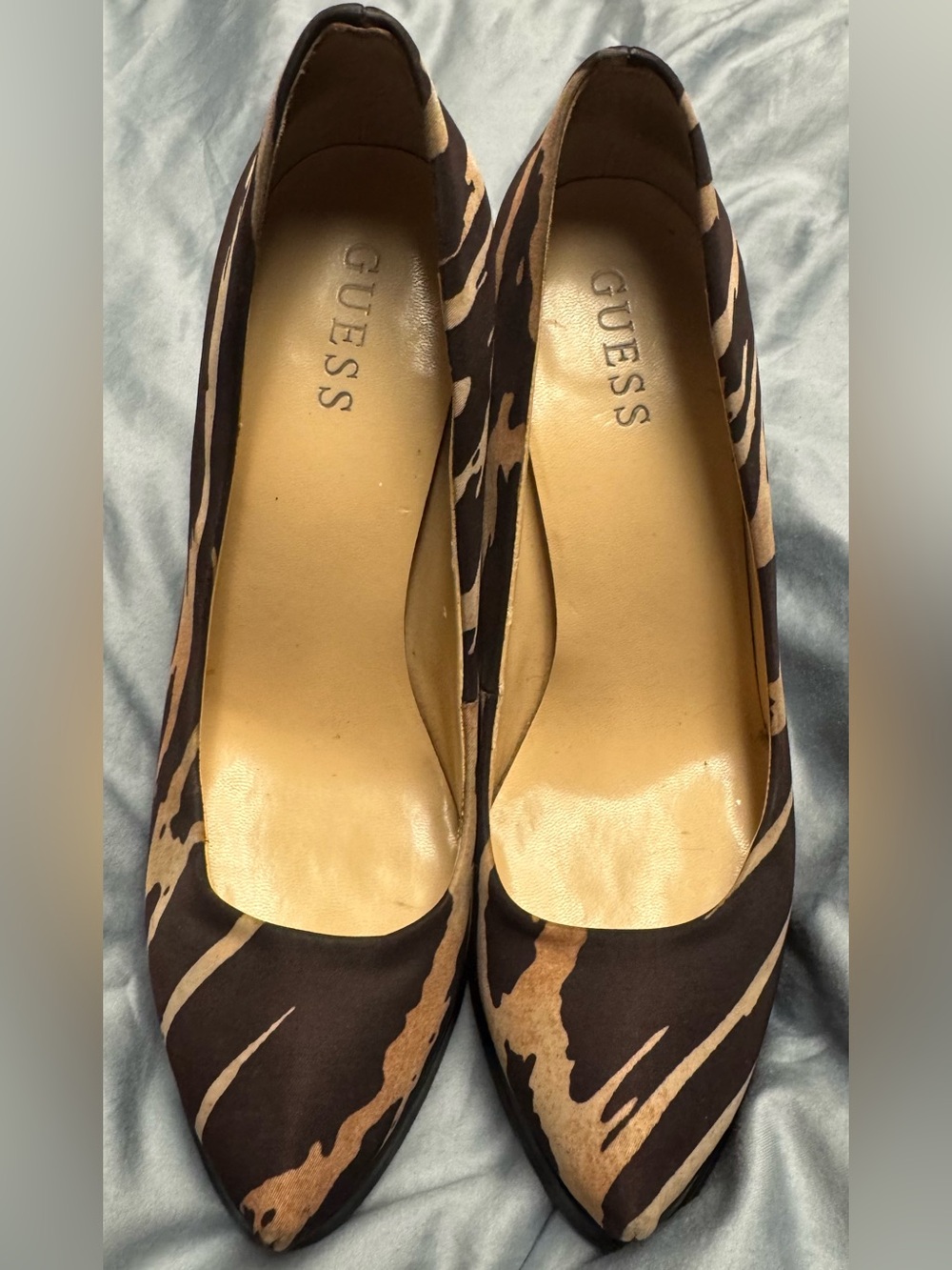 GUESS Brown and Black Animal-Print Pointed Pumps